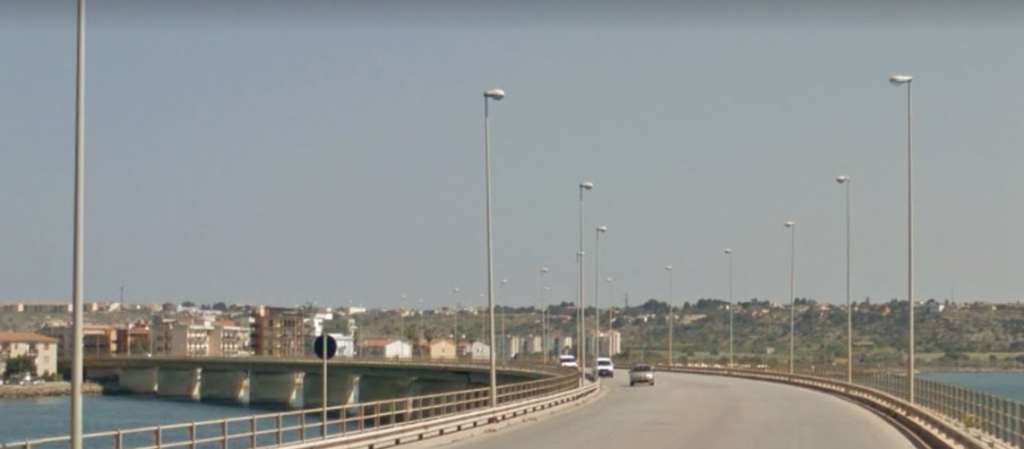 vista aerea del ponte, vista della sede stradale e particolare dell’impalcato del FEM. 